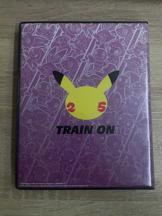 Pokemon 25th anniversary binder cu 112 carti
