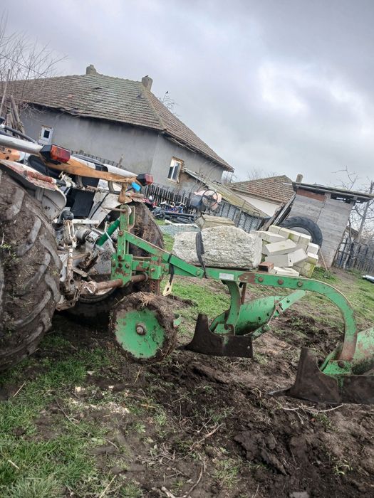 Vând tractoras de lucru!