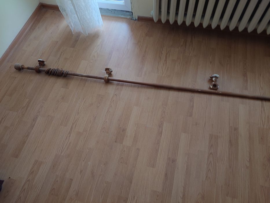 Продавам дървен корниз