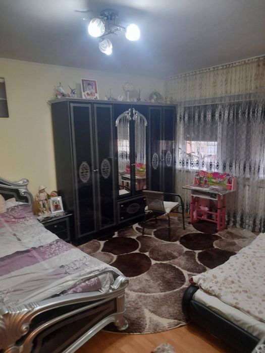 Vând apartament cu 3 camere Orastie