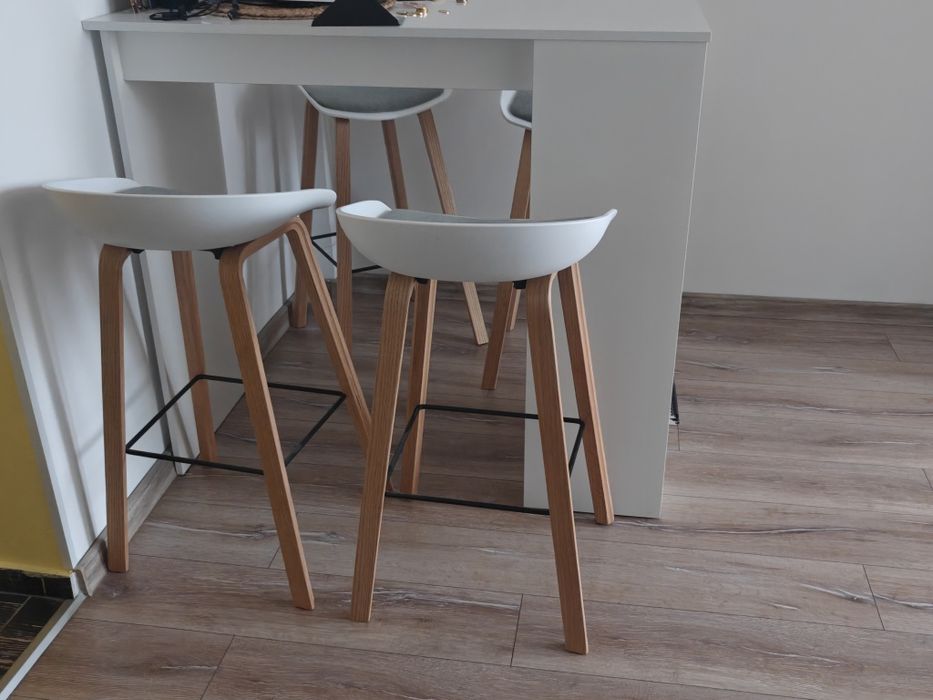 бар столове Halmar