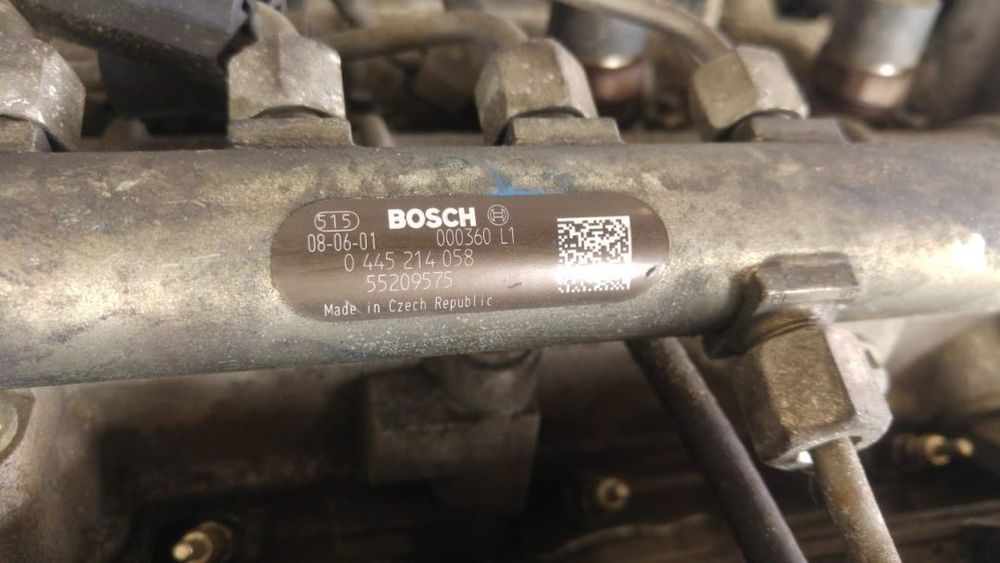 Rampa injectoare 1.9 jtd alfa romeo 147 156 159 fiat croma 0445214058 55209575
