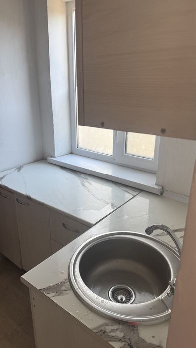 Продам кух гарнитур с газовым плитой