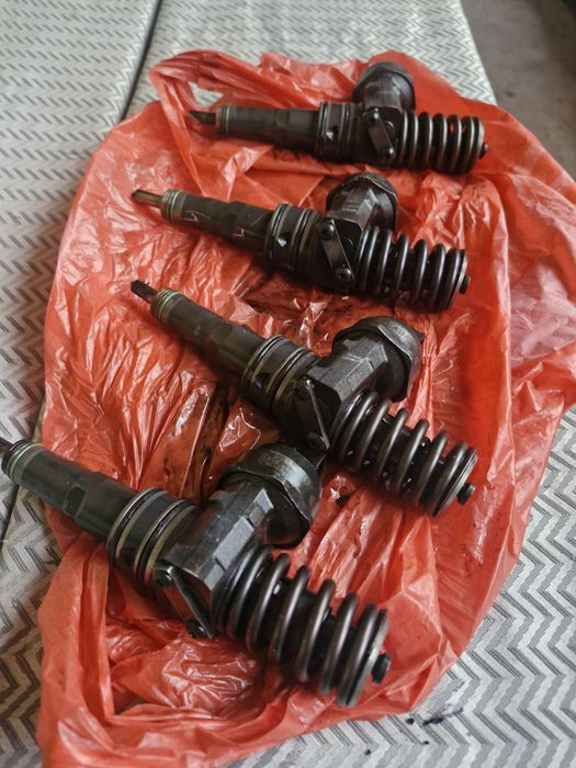 Vând injectoare de passat b.5.5 1.9