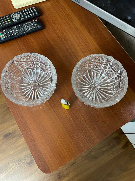 Вазы хрустальные.