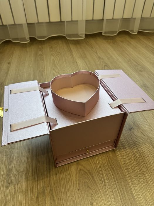 Продам подарочную коробку