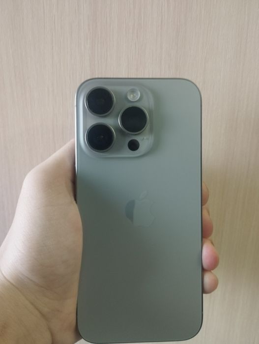Продам айфон 15 pro 256gb в цвете Natural Titanium