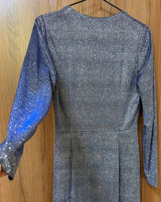 Разгружаю гардероб. Платья шикарные, на выход