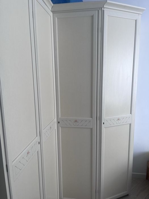 Продам большой угловой шкаф