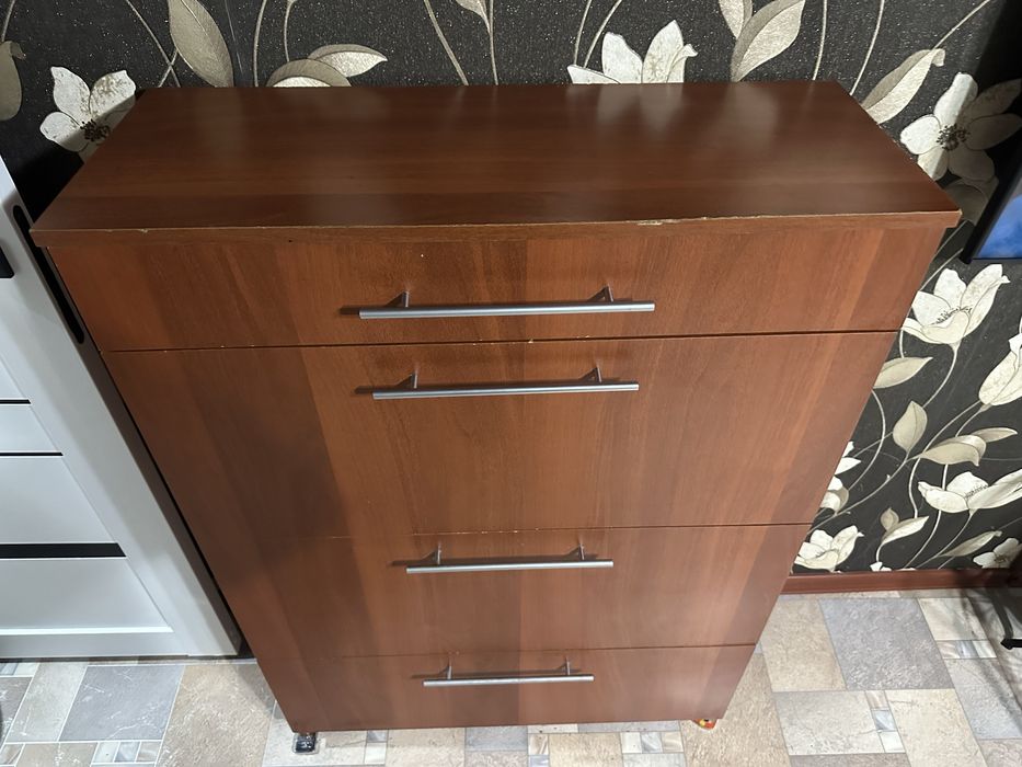 Продам обувницу