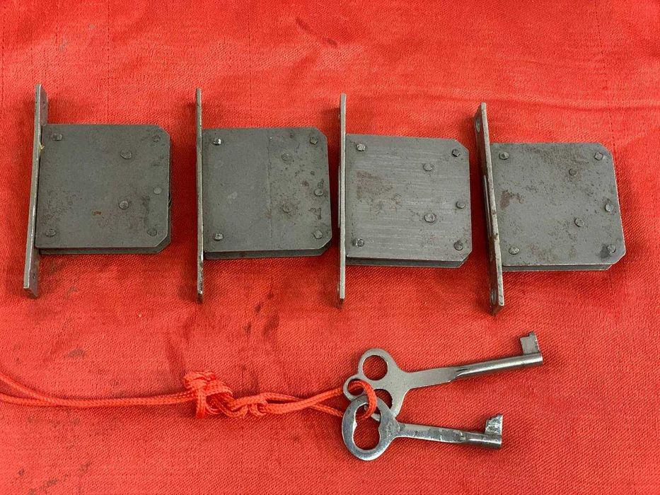 Мебельные замки  с ключами