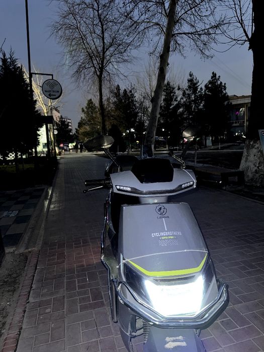Elektr skuter 6talik 4 ta skorost xolati yaxshi