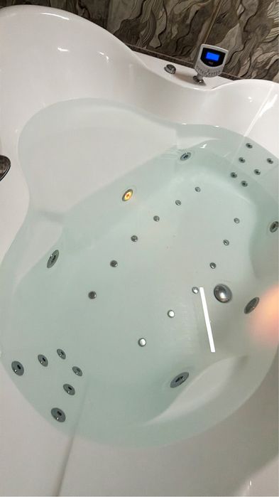 Джакузи за двама Хидромасажна Вана с Подгрев  1.45.х1.45