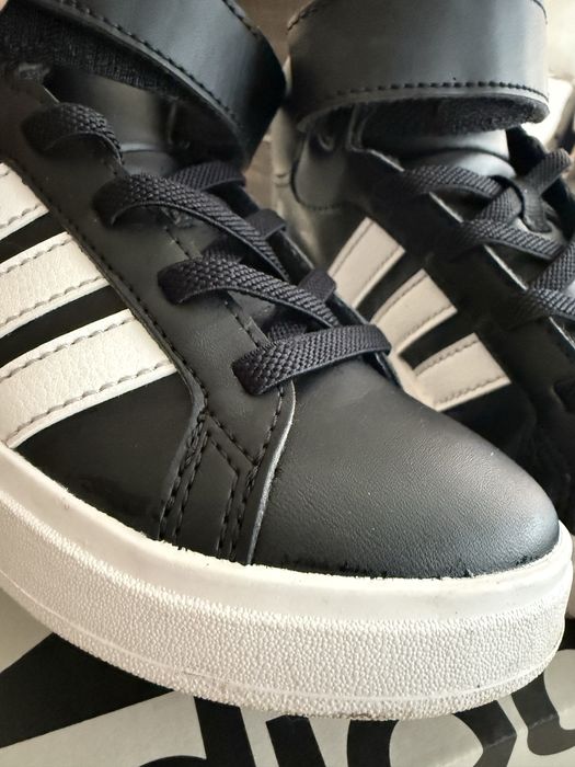 Продавам маратонки Адидас