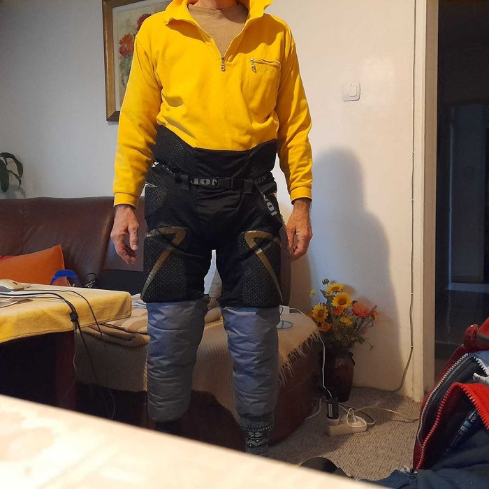 Echipament de hochei (pantaloni, tibiere, tricouri)