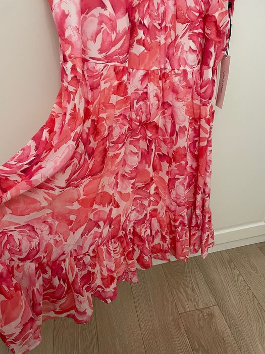 Vand rochie noua cu eticheta Calvin Klein