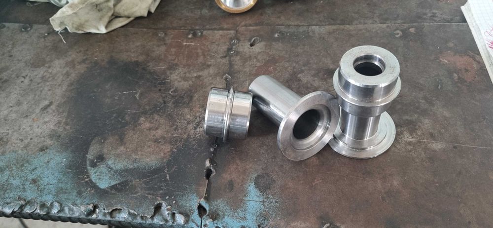 Втулки нерегулиремые на ваз передние ступицы.