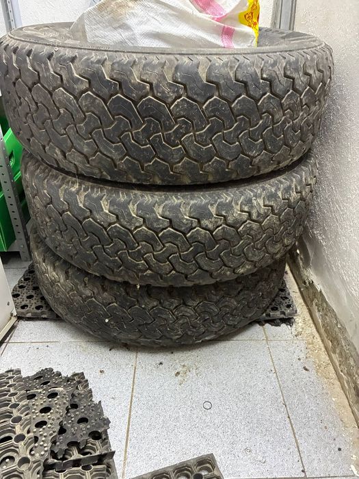 Шины Bridgestone 245/70 R16 3 колеса