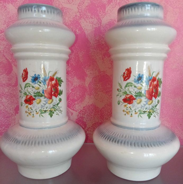 Mai multe obiecte din portelan din anii 1920-1970