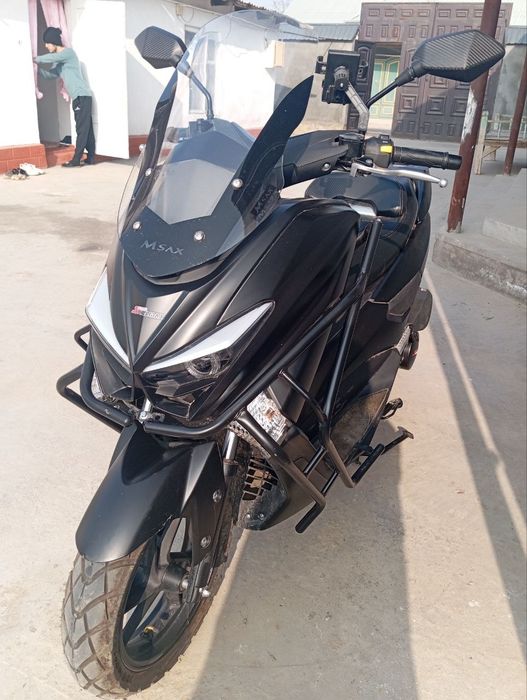 Skuter srochni sotiladi