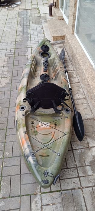 Продавам Каяк 2.95м
