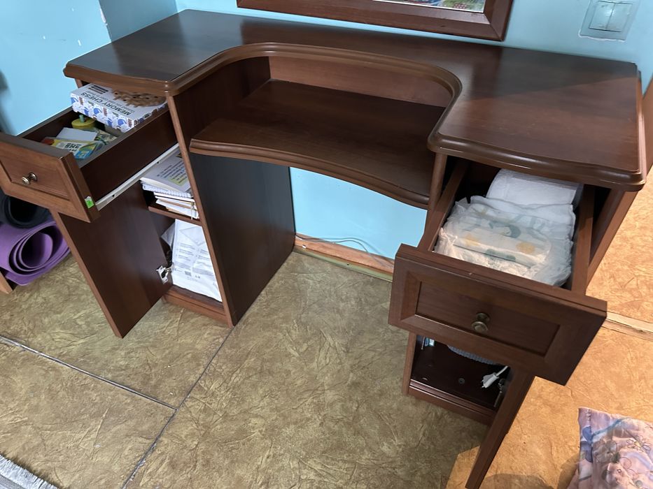 Продам комод и зеркало срочно