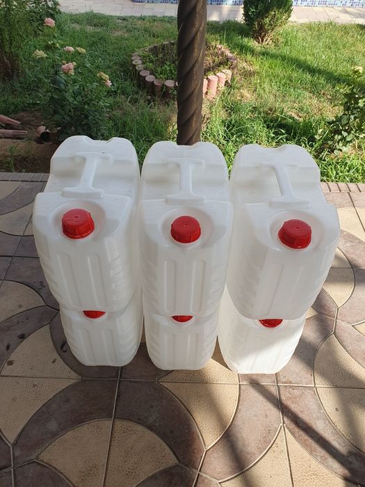 Канистры для воды 20л. пластиковые