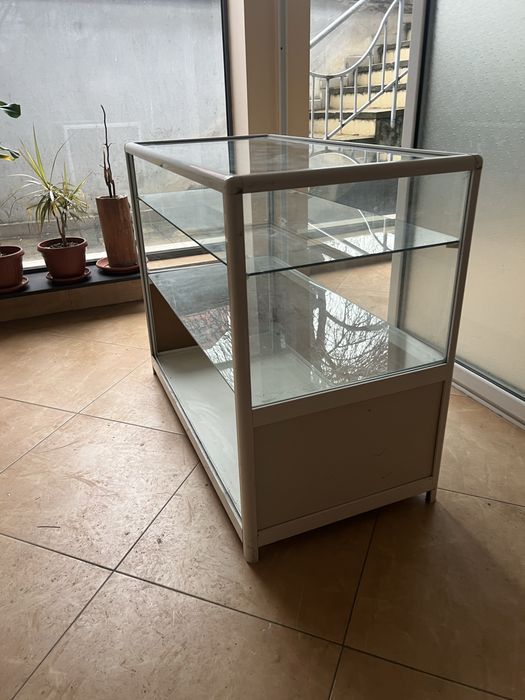 Стъклена витрина