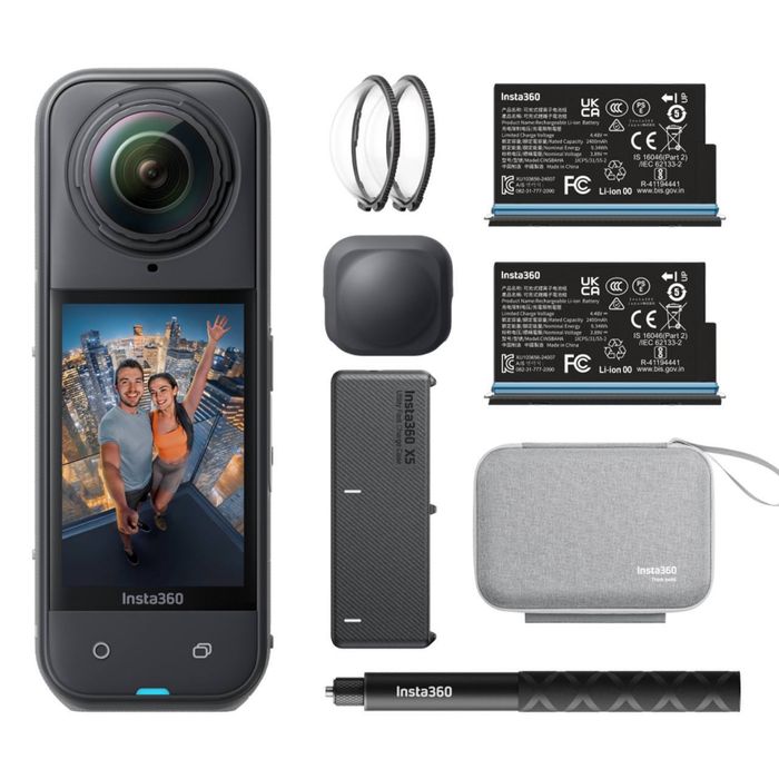 Insta 360 x5 action camera.Essentials bundle. Combo