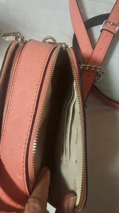 Чантичка и колан на guess