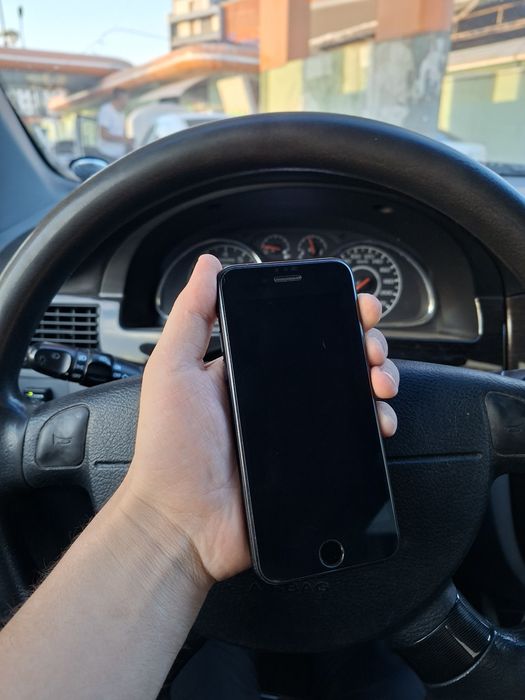 Iphone SE 2020 qora LLA 64 gb