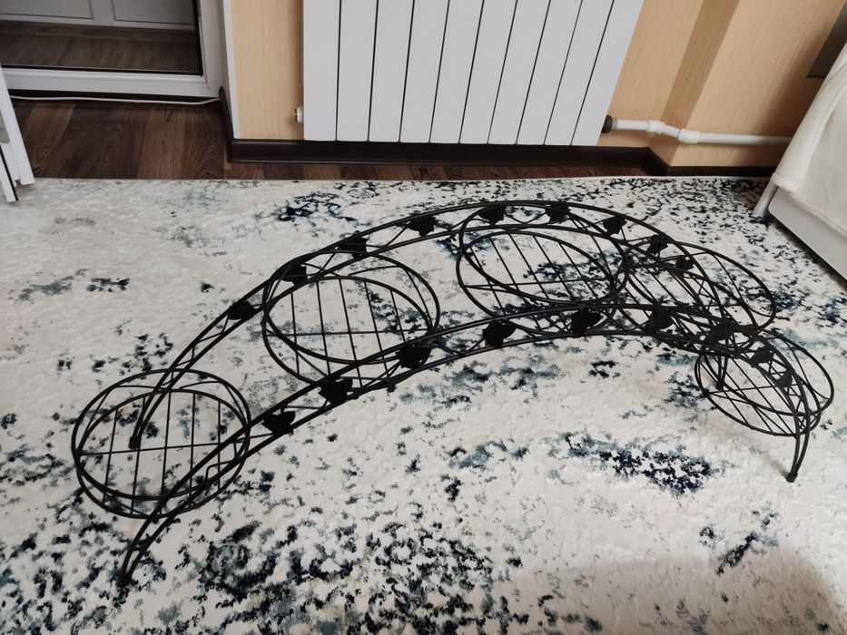 Продается стойка для цветов