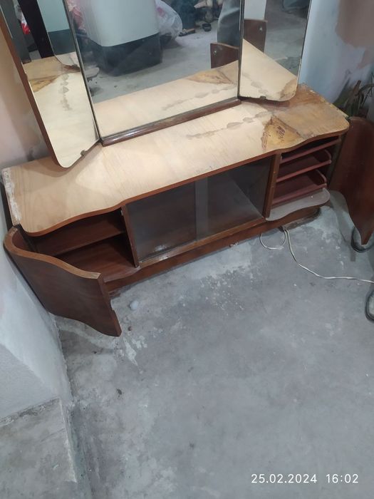 Продам трюмо трильяж.