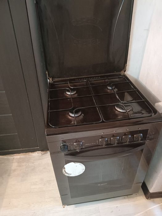 Продам газ плиту Гефес
