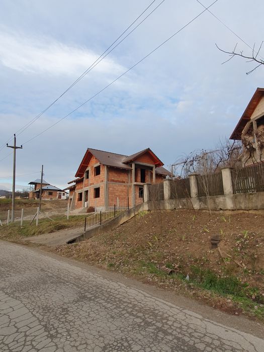 casa de vanzare la rosu