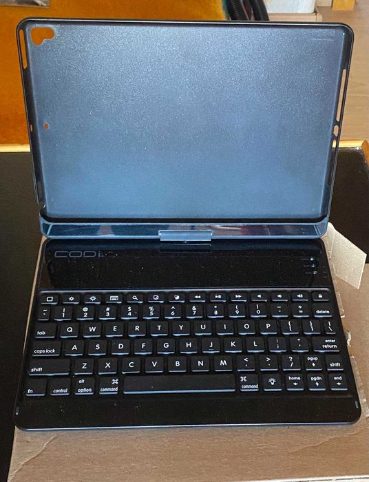 Bluetooth кейс с клавиатура Codi за iPad 9,7'', 6 в 1, 360 градуса