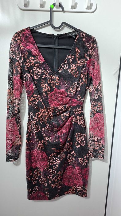 GUESS  с флорален принт в бордо тонове и драпиран детайл –EU 32