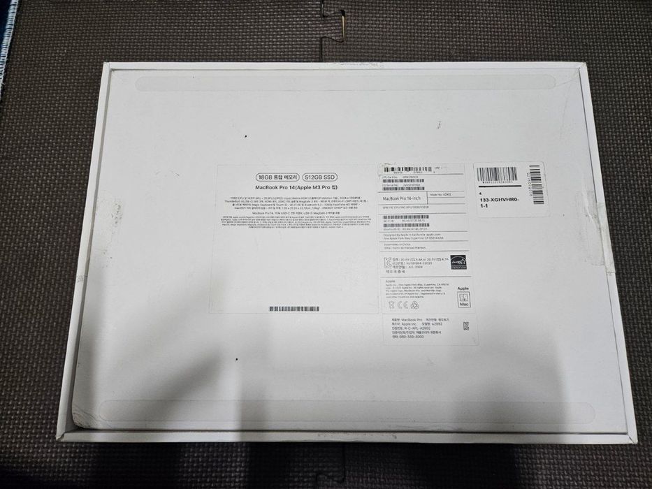 MacBook Pro M3 Pro 14 dyum spaceblack (18GB/512GB) full box sotiladi