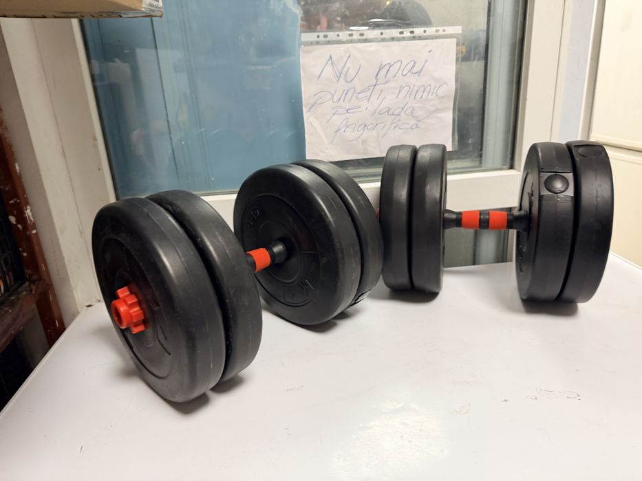 Gantere reglabile noi set 40 kg. 20 kg+20 kg=40 kg. Pret 300 lei