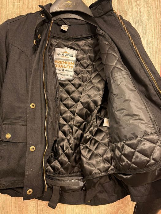 Geaca moto de dama, stare foarte buna.