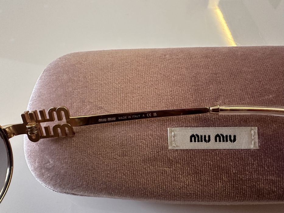 Miu miu оригинални слънчеви очила , чисто нови