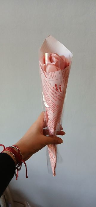 Букет от сатенени рози