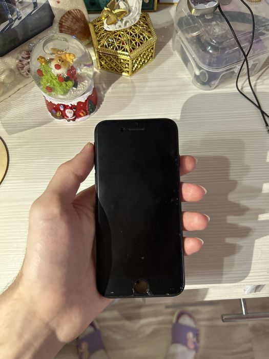 Iphone SE 2020 •