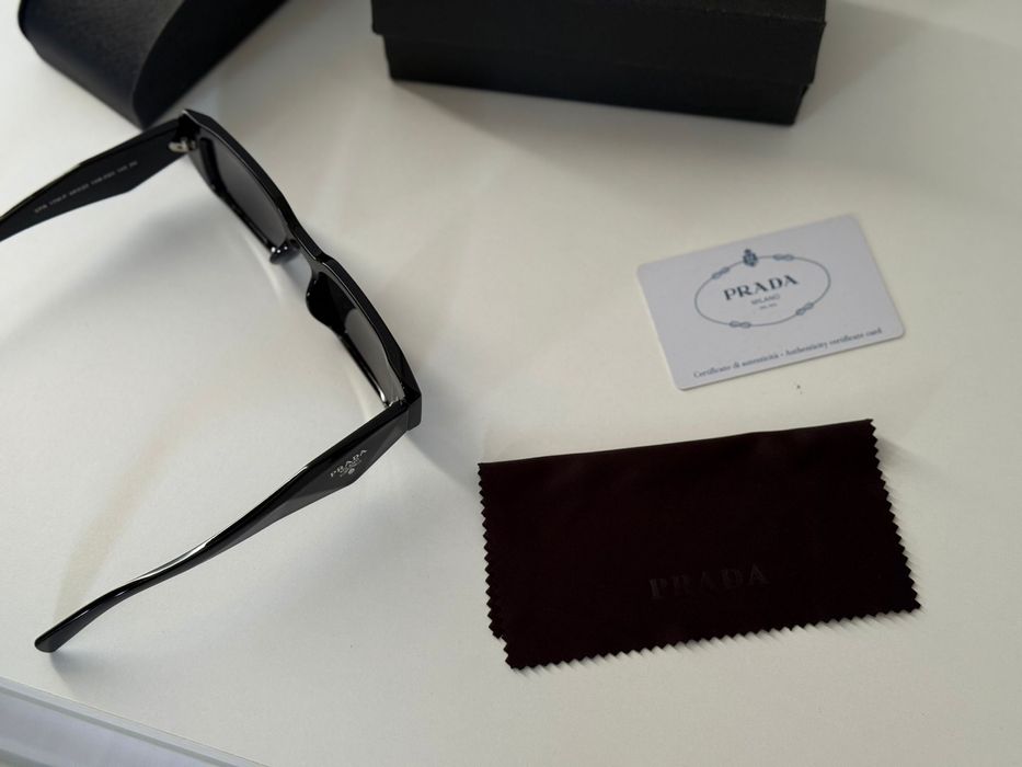 Ochelari de soare Prada