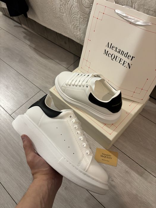 Ghete Alexander McQueen, marime 41, 42,43.