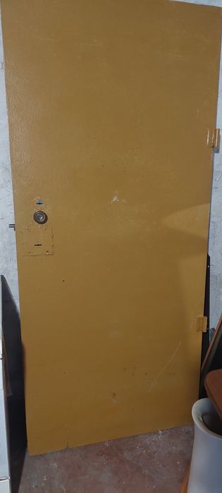 Продам дверь в хорошем состоянии