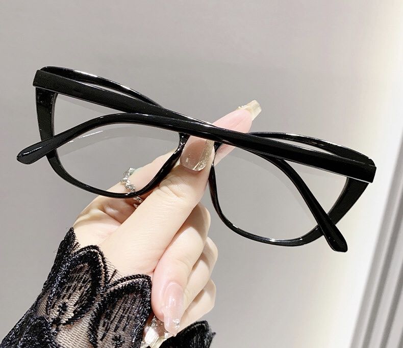 Модерни дамски диоптрични очила /+1.00 - +3.00 /