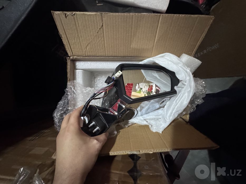 Cadillac lyrik и mitsubishi air trak Передний бампер и монитор