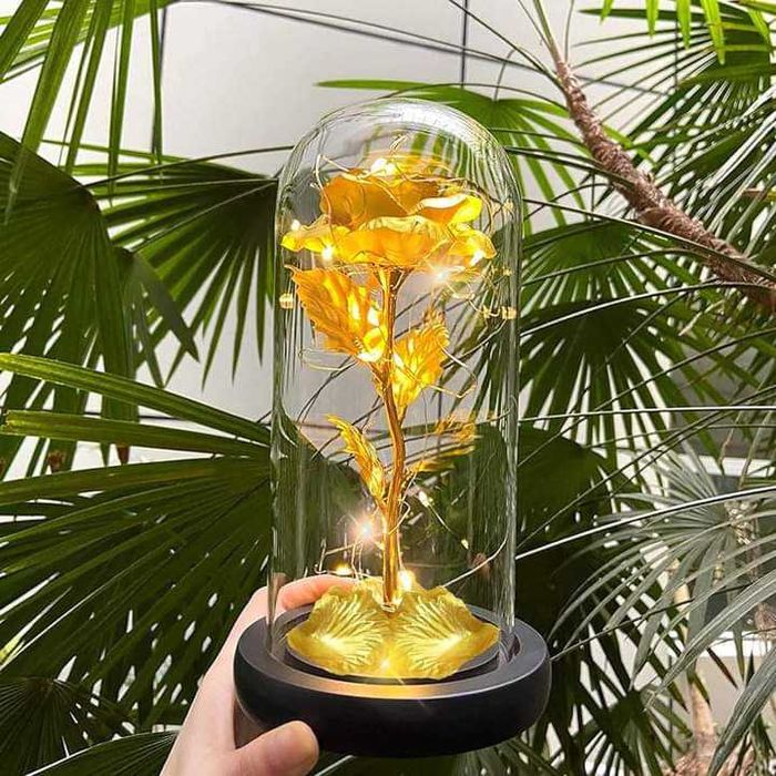 Вечна роза в стъкленица с LED светлина