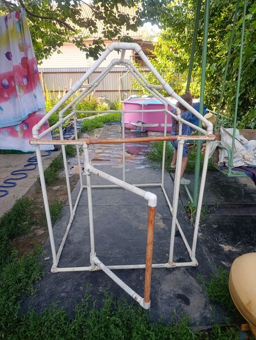 Продам домик из труб